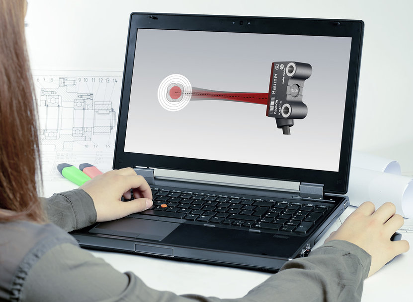 Précis et pratique - Le détecteur miniature Baumer avec faisceau optique intégré aux données CAO 3D facilite le Design-In